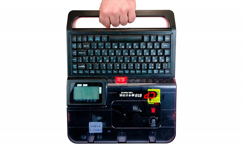 Кабельный принтер Zota CP819 в руке